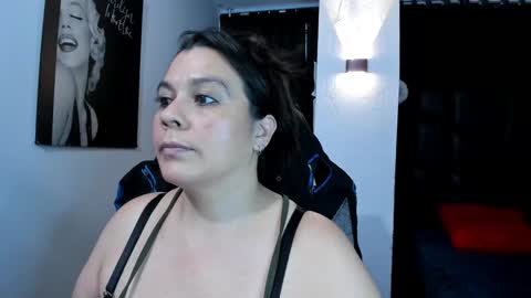 Snapshot of martina_foxy_ chatting on February 2025 10:55:01 PM MARTINA online show from February 2025 10:55:01 PM