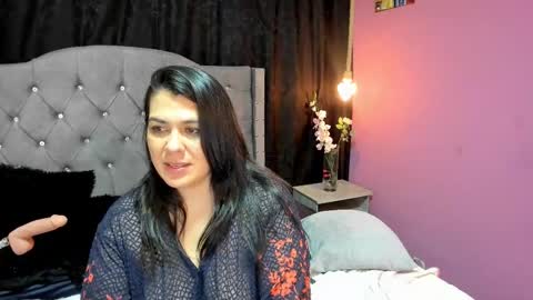 Snapshot of martina_foxy_ chatting on February 2025 09:27:02 PM MARTINA online show from February 2025 09:27:02 PM