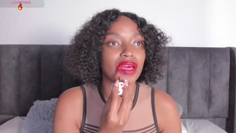 Snapshot of martina_jackson_ chatting on February 2025 11:24:01 PM Laura online show from February 2025 11:24:01 PM