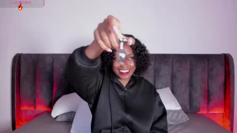 Snapshot of martina_jackson_ chatting on February 2025 07:09:01 PM Laura online show from February 2025 07:09:01 PM