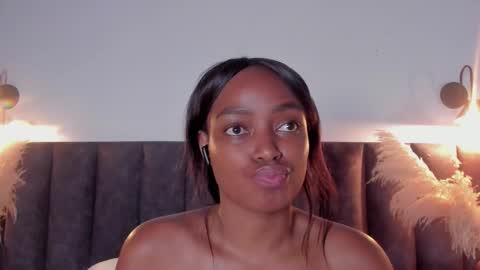 Snapshot of martina_jackson_ chatting on September 2025 08:33:02 PM Laura online show from September 2025 08:33:02 PM