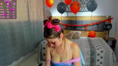 Snapshot of martina_lujann chatting on October 2025 01:01:02 PM M A R T I N A online show from October 2025 01:01:02 PM