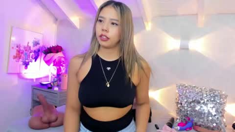 martina mIIler online show from April 2026 12:08:02 PM