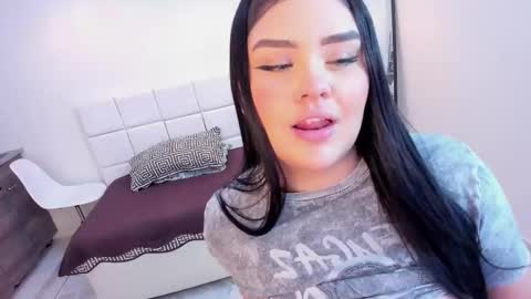 Martina  online show from November 2025 01:56:02 PM