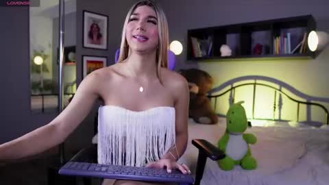 Snapshot of martinaa_rose chatting on June 2026 12:09:02 PM martinaa_rose online show from June 2026 12:09:02 PM