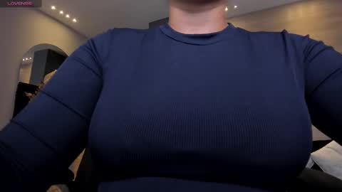 Snapshot of martinnabonnet chatting on March 2025 10:22:02 AM Martinna Bonnet online show from March 2025 10:22:02 AM