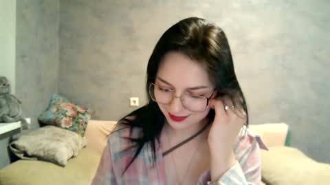 Snapshot of maryellensiewert chatting on November 2025 08:19:01 PM Stephie online show from November 2025 08:19:01 PM