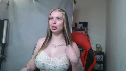 Snapshot of maryh0tlove chatting on May 2026 10:34:02 AM maryh0tlove online show from May 2026 10:34:02 AM