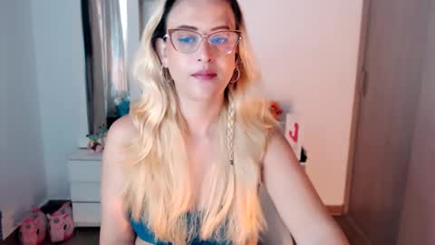 Snapshot of maryline_w chatting on November 2025 02:57:02 PM maryline online show from November 2025 02:57:02 PM