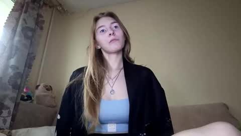 Hi My name is Elina Im 18 years old. online show from October 2025 06:00:02 AM