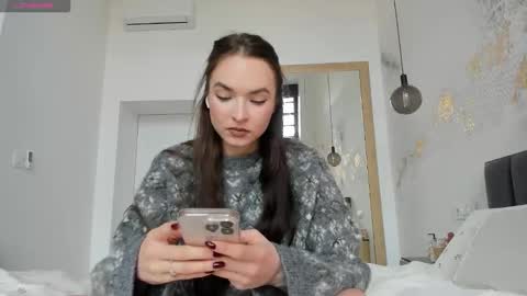 Marina online show from December 2025 12:03:02 PM