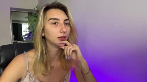marywayne11 online show from May 2026 01:18:02 PM