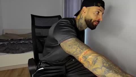 Snapshot of masculineguy69 chatting on November 2025 06:58:01 AM masculineguy69 online show from November 2025 06:58:01 AM