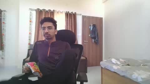 Snapshot of maskboyz2003 chatting on January 2025 08:28:01 AM maskboyz2003 online show from January 2025 08:28:01 AM