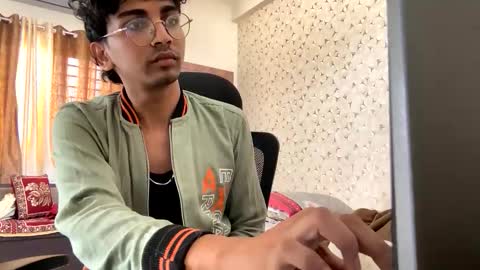 Snapshot of maskboyz2003 chatting on November 2025 04:01:02 AM maskboyz2003 online show from November 2025 04:01:02 AM