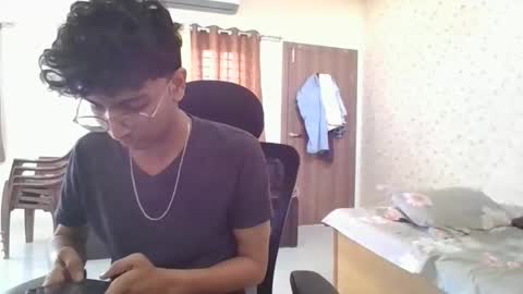 Mask Boy online show from December 2025 06:10:02 AM