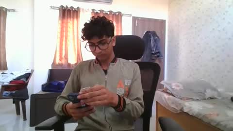 Snapshot of maskboyz2004 chatting on January 2026 03:43:01 AM Mask Boy online show from January 2026 03:43:01 AM