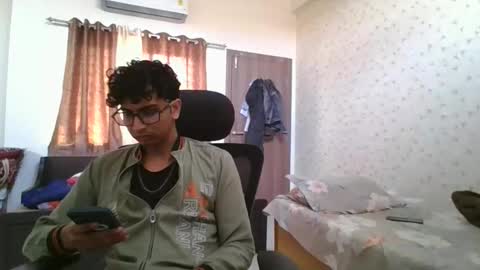 Snapshot of maskboyz2004 chatting on January 2026 04:48:02 AM Mask Boy online show from January 2026 04:48:02 AM