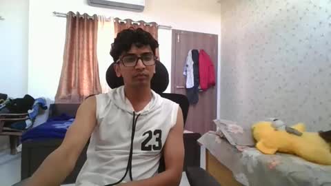 Snapshot of maskboyz2004 chatting on January 2026 05:32:02 AM Mask Boy online show from January 2026 05:32:02 AM