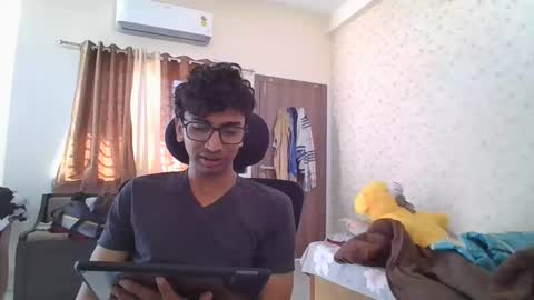 Snapshot of maskboyz2004 chatting on January 2026 04:39:02 AM Mask Boy online show from January 2026 04:39:02 AM