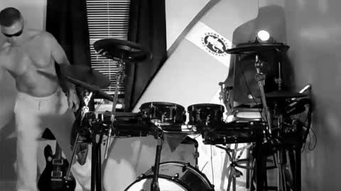 Snapshot of massageartist chatting on April 2026 01:58:01 AM HappyZending online show from April 2026 01:58:01 AM