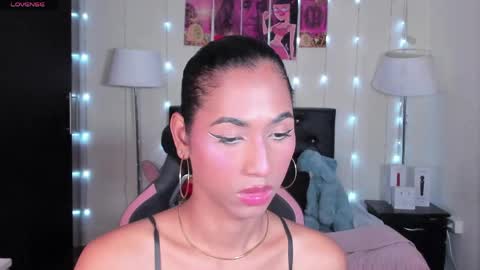 Snapshot of massielhot chatting on April 2026 04:33:02 PM massielhot online show from April 2026 04:33:02 PM