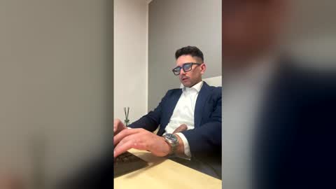 Snapshot of masterboss_fl chatting on April 2026 11:32:01 AM Master Boss online show from April 2026 11:32:01 AM