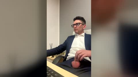 Snapshot of masterboss_fl chatting on April 2026 11:59:01 AM Master Boss online show from April 2026 11:59:01 AM