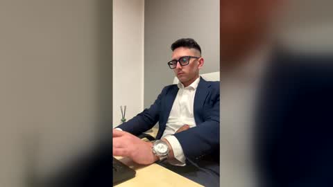 Snapshot of masterboss_fl chatting on April 2026 11:48:01 AM Master Boss online show from April 2026 11:48:01 AM