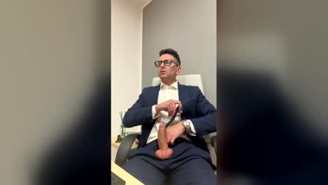 Snapshot of masterboss_fl chatting on April 2026 11:49:01 AM Master Boss online show from April 2026 11:49:01 AM