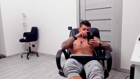 masterchris12 online show from December 2024 11:46:01 PM