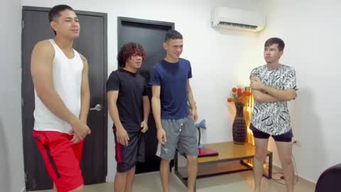 Snapshot of masters_sexx chatting on January 2025 11:48:02 AM Team Cris Darwin- Fernando- Stiven- David online show from January 2025 11:48:02 AM