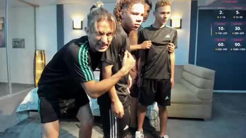 Snapshot of masters_sexx chatting on February 2025 02:46:02 PM Team Cris Darwin- Fernando- Stiven- David online show from February 2025 02:46:02 PM