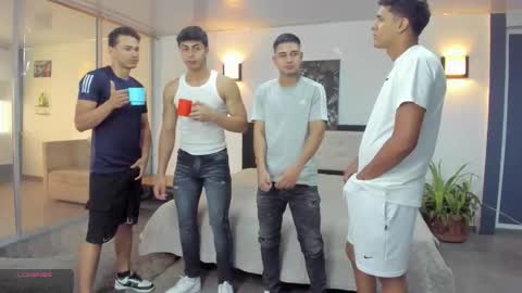 Snapshot of masters_sexx chatting on November 2025 11:21:02 AM Team Cris Darwin- Fernando- Stiven- David online show from November 2025 11:21:02 AM