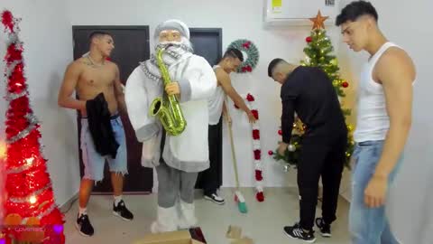 Snapshot of masters_sexx chatting on December 2025 11:41:02 AM Team Cris Darwin- Fernando- Stiven- David online show from December 2025 11:41:02 AM