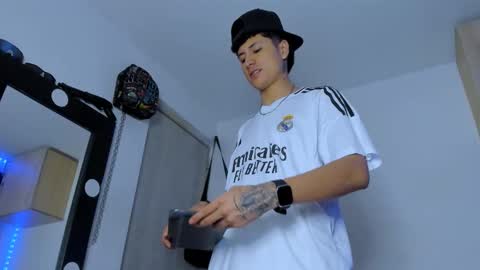 mateo_escobar online show from September 2025 05:29:01 AM