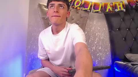 mateo mitchell online show from October 2025 04:15:01 AM