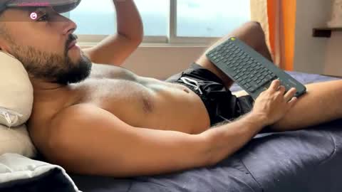 Snapshot of mateobaer_ chatting on April 2026 12:52:02 PM Mateo Baer online show from April 2026 12:52:02 PM