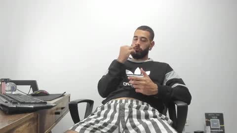 Matheus     online show from February 2025 10:43:02 PM