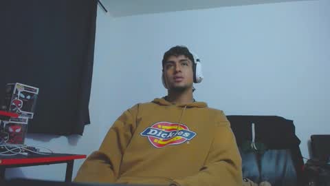 Snapshot of matias_bianco01 chatting on March 2025 06:00:02 AM matias online show from March 2025 06:00:02 AM