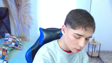 Snapshot of matiii18 chatting on December 2025 12:42:02 PM Mati online show from December 2025 12:42:02 PM