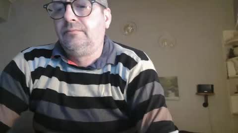 Snapshot of matrike1 chatting on April 2026 04:12:02 PM matrike1 online show from April 2026 04:12:02 PM
