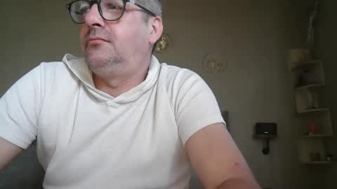 Snapshot of matrike1 chatting on April 2026 02:54:02 PM matrike1 online show from April 2026 02:54:02 PM