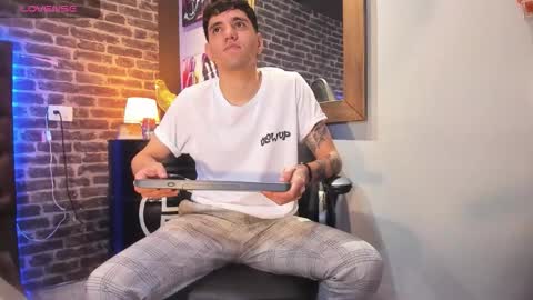 Snapshot of matteo12_ chatting on October 2025 02:42:02 AM ---Matteo--- online show from October 2025 02:42:02 AM