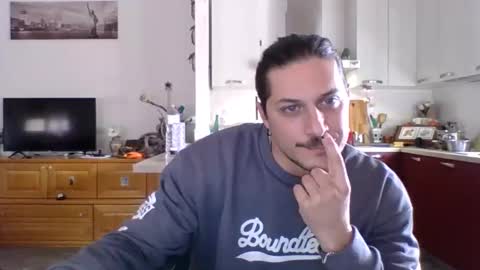 Snapshot of matteushh87 chatting on February 2025 09:42:01 AM matteushh87 online show from February 2025 09:42:01 AM