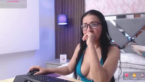 Snapshot of mature_brendaa chatting on October 2025 03:17:01 AM mature_brendaa online show from October 2025 03:17:01 AM