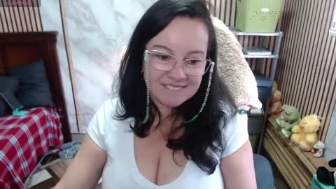 Snapshot of mature_wolf chatting on April 2026 10:44:01 PM Sonia online show from April 2026 10:44:01 PM