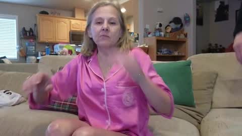 Snapshot of matureluvin chatting on February 2025 11:14:02 PM JustUs online show from February 2025 11:14:02 PM