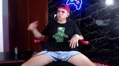 Snapshot of maty_hard chatting on December 2024 10:17:01 PM Matias online show from December 2024 10:17:01 PM