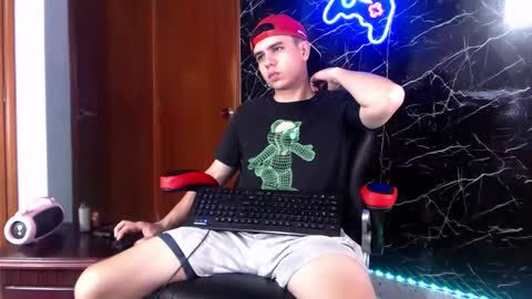 Snapshot of maty_hard chatting on December 2024 07:22:01 PM Matias online show from December 2024 07:22:01 PM